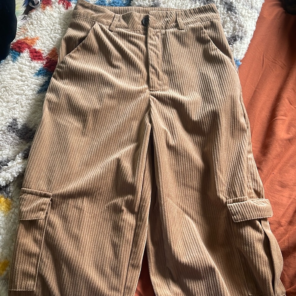 Tan cargo pants with texture